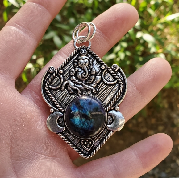 New Labradorite 925 Silver Double Crescent Moon Ganesh Pendant. - Picture 6 of 7